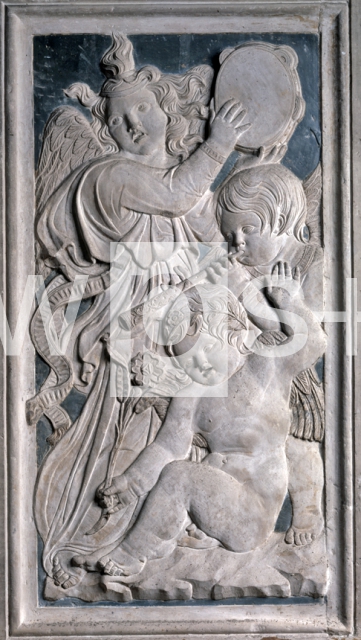 AGOSTINO DI DUCCIO｜タンバリンとファイフを吹く二人の天使とバラを持つプント