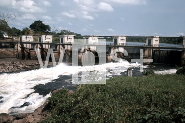 ｜コンゴ川に架かるトショポ水門