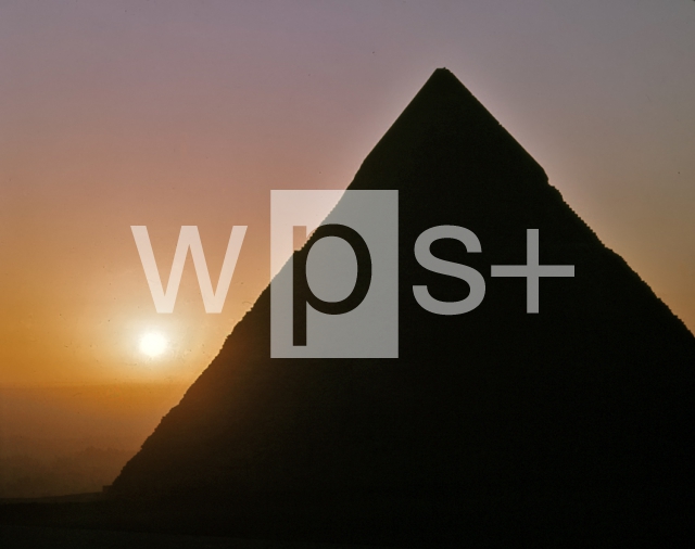 ｜朝焼けのカフラー王のピラミッド