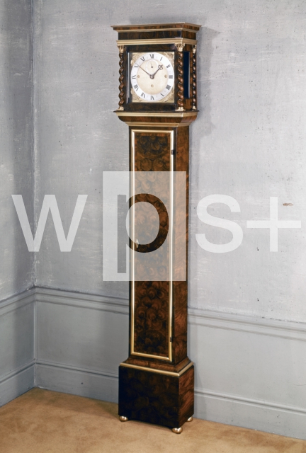 EAST Edward｜チャールス2世の細長い箱型大時計