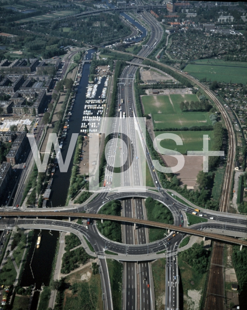 ｜ロッテルダムのA20高速道路インターチェンジ