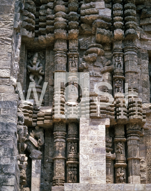 ｜コナーラク遺跡、スーリヤ寺院の前殿壁面の彫刻「男女交合図」部分