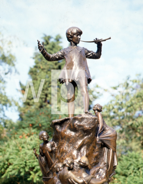 FRAMPTON Sir George｜「ピーター・パン」の記念像（部分）