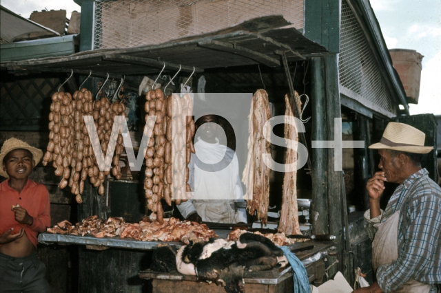 ｜アンタナナリボ駅の裏の肉屋
