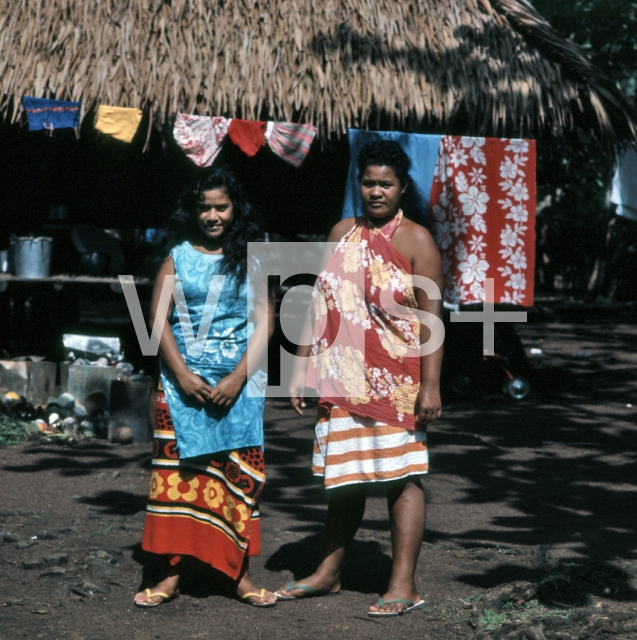 ｜カピンガマランギ村の域外ポリネシアの少女たち