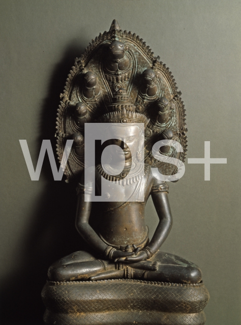 ｜ナガの塒を巻いた体の上に座する仏陀