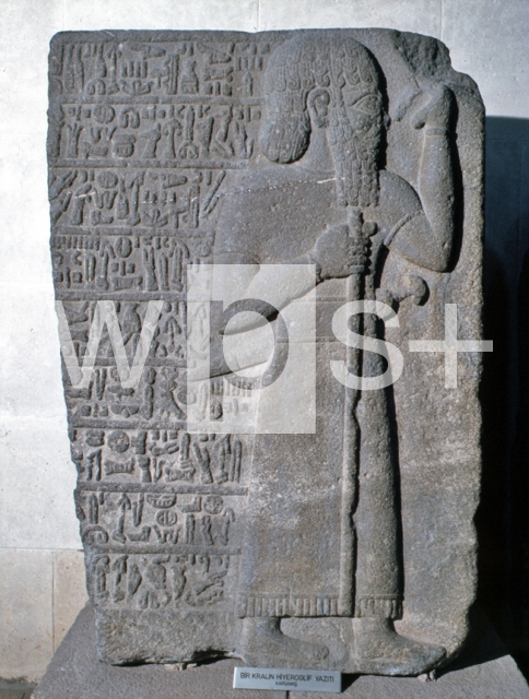 ｜ヒエログリフの碑文とカトゥヴァス王の浮彫り