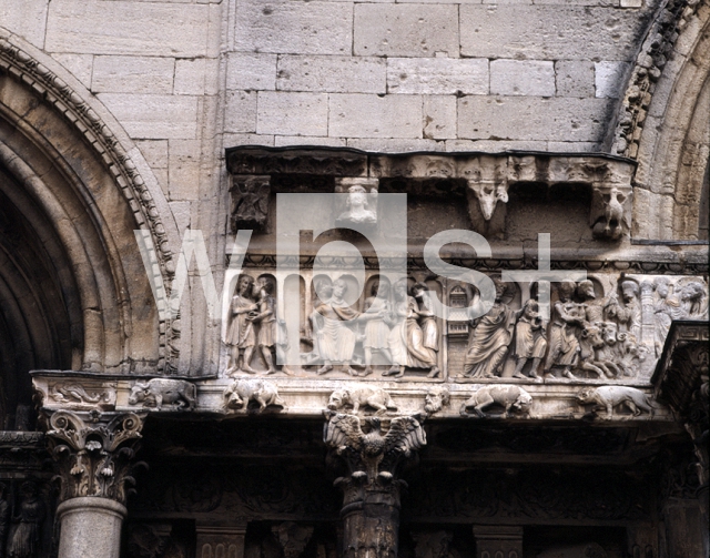 ｜サン・ジル修道院教会の西正面中央扉口「キリストの生涯」の部分