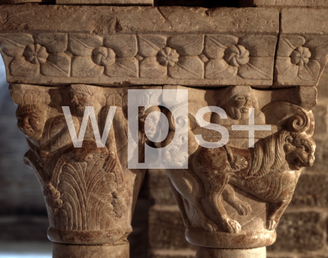 ｜セラボヌ小修道院のトリビューン第5柱と第6柱の柱頭