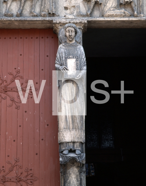 ｜サンテティエンヌ大聖堂の西正面扉口中央柱の「聖ステファノス（サンテティエンヌ）象」