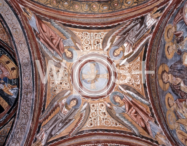 ｜アナーニ大聖堂のクリプタの第4穹窿のフレスコ「十字架を描かれた円盤を掲げる4人の天使」