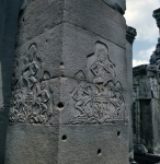 ｜アンコール遺跡、アンコール・トムのバイヨンの回廊壁面レリーフ「天女アプサラス」