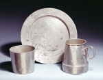 ｜アルミニウムの小鍋とカップと皿