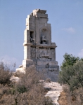 ｜ミューズの丘のピロパップスの墓碑