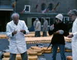 ｜チーズ市場の検査員たち