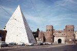 ｜サン・パオロ門とガイウス・ケスティウスのピラミッド