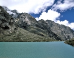 ｜ブランカ山系のワスカラン峰の西側とヤンガヌコ湖