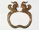 ｜グリフォンの装飾の金の腕輪