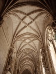 ｜サン・フアン・デ・ロス・レイェス修道院、回廊の低層ギャラリーの天井