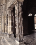 ｜サン＝ピエール・ド・モワサック修道院の南扉口中央柱「予言者エレミアと交又する獅子」