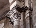 ｜サント＝マドレーヌ大聖堂の内部身廊天井下の柱頭「原罪」