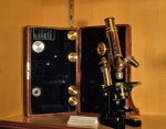 ｜コッホが東アフリカへ旅した折に使われた顕微鏡