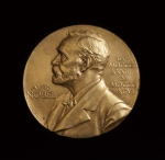 ｜コッホに授与された「生理学・医学賞」のメダル（表）